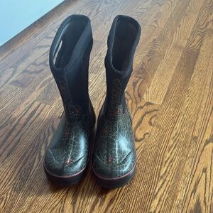 Kids winter Bogs boots size youth 2